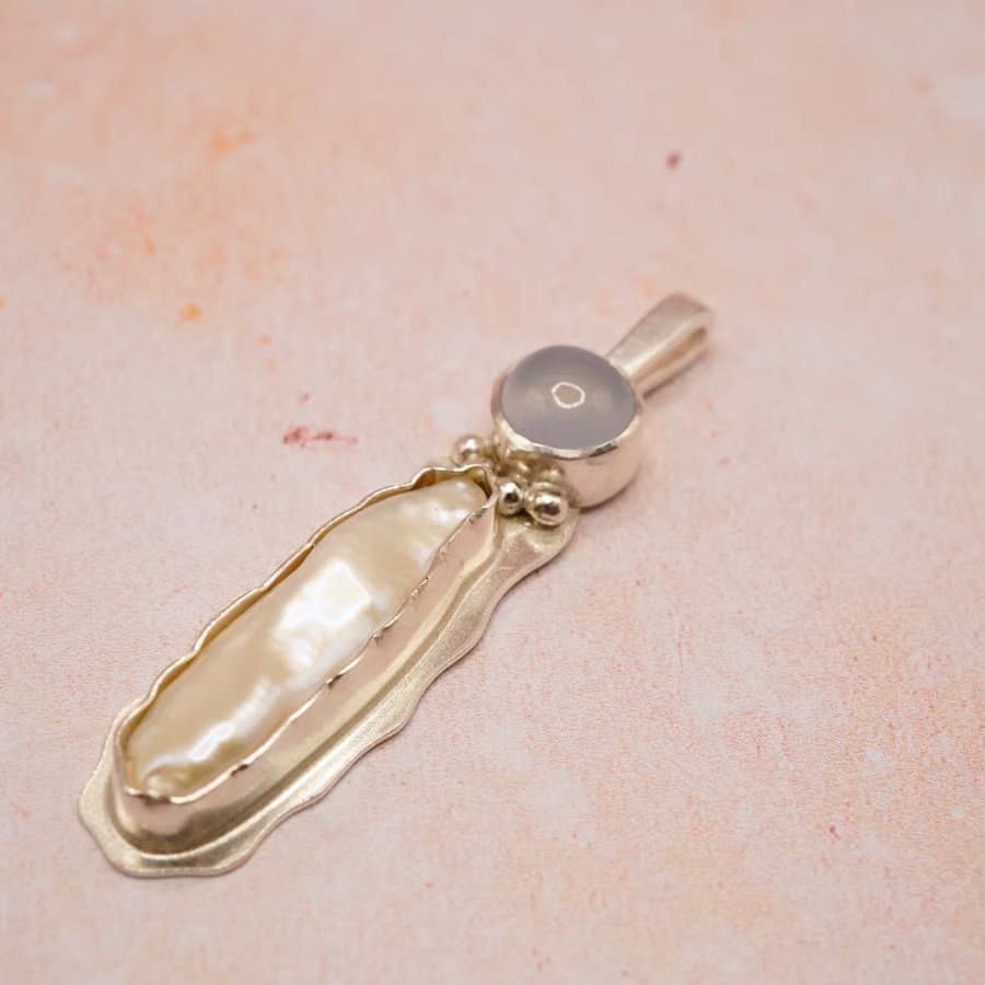Фото 3 из 3: Подвеска Biwa Pearl Drop с халцедоном